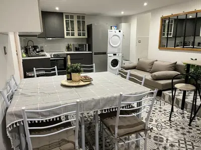 Cuisine ou kitchenette dans l'établissement BX - Maison 10 rooms - 12 beds - metro PARIS EXPO