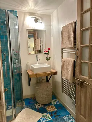Salle de bains dans l'établissement Charmant studio et style unique