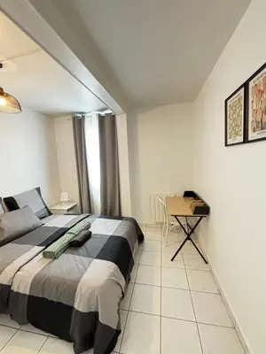 Un ou plusieurs lits dans un hébergement de l'établissement Appartement F3 avec Projecteur à 100m du Métro!