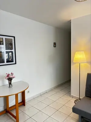 Coin salon dans l'établissement Appartement F3 avec Projecteur à 100m du Métro!