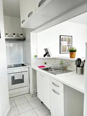 Cuisine ou kitchenette dans l'établissement Appartement F3 avec Projecteur à 100m du Métro!