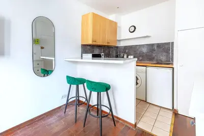 Cuisine ou kitchenette dans l'établissement Studio intimiste au cœur du Marais historique