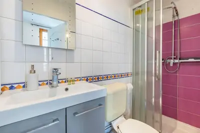 Salle de bains dans l'établissement Studio intimiste au cœur du Marais historique