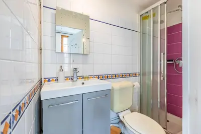 Salle de bains dans l'établissement Studio intimiste au cœur du Marais historique