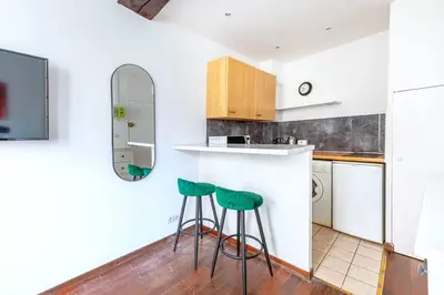 Cuisine ou kitchenette dans l'établissement Studio intimiste au cœur du Marais historique
