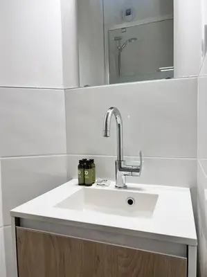 Salle de bains dans l'établissement Grand Studio 2 pers République Bastille Paris 3