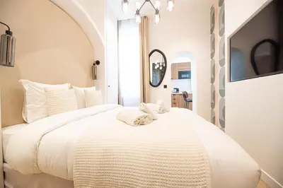 Un ou plusieurs lits dans un hébergement de l'établissement Lovely & Romantic Suite near Bastille
