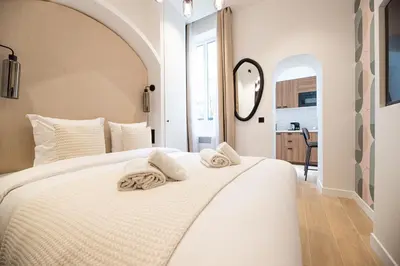 Un ou plusieurs lits dans un hébergement de l'établissement Lovely & Romantic Suite near Bastille