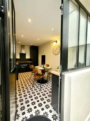Coin salon dans l'établissement Montmartre en rez-de-jardin