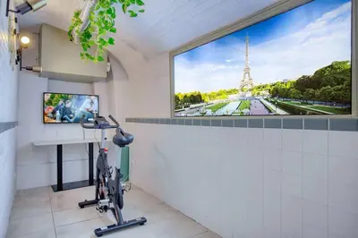 Salle ou équipements de sports de l'établissement Le Nid Parisien Triplex Cosy et Chaleureux