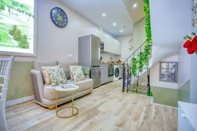 Cuisine ou kitchenette dans l'établissement Le Nid Parisien Triplex Cosy et Chaleureux
