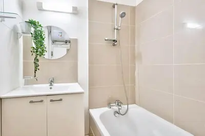 Salle de bains dans l'établissement GuestReady - Bright Stay in the Heart of Paris