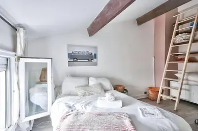 Un ou plusieurs lits dans un hébergement de l'établissement GuestReady - Bright Stay in the Heart of Paris