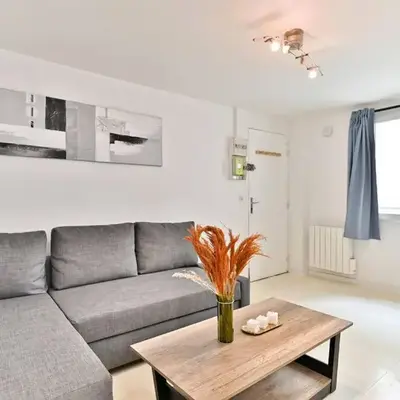 Appartement proche Canal Saint Martin - II