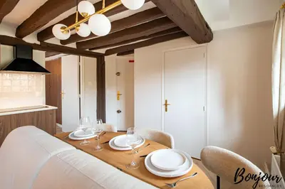 Plan de l'établissement SUPER CENTRAL Designer One-Bedroom - Marais - FREE Parking