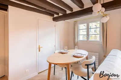Plan de l'établissement SUPER CENTRAL Designer One-Bedroom - Marais - FREE Parking