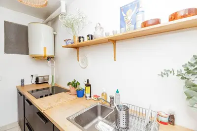 Cuisine ou kitchenette dans l'établissement Charmant appartement avec vue