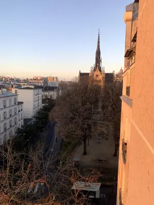 Vue générale sur Paris ou vue de la ville depuis l'appartement
