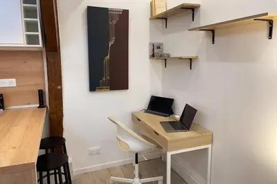 Télévision ou salle de divertissement dans l'établissement Heart of Paris