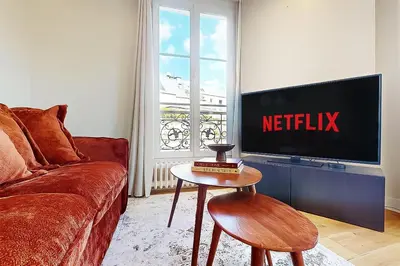 Télévision ou salle de divertissement dans l'établissement F2 Trocadero