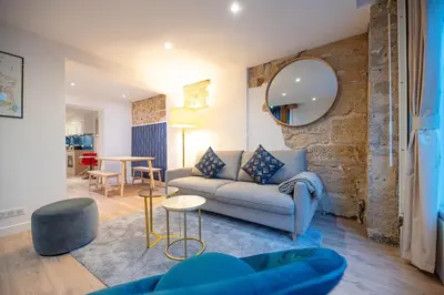 Coin salon dans l'établissement Beautiful Apartment in Saint Germain