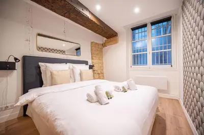Un ou plusieurs lits dans un hébergement de l'établissement Beautiful Apartment in Saint Germain