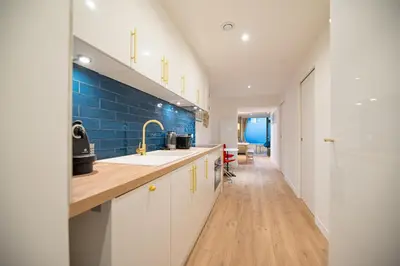 Cuisine ou kitchenette dans l'établissement Beautiful Apartment in Saint Germain