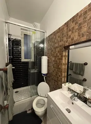 Salle de bains dans l'établissement White Paris