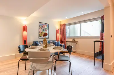 Coin salon dans l'établissement Maison Menilmontant