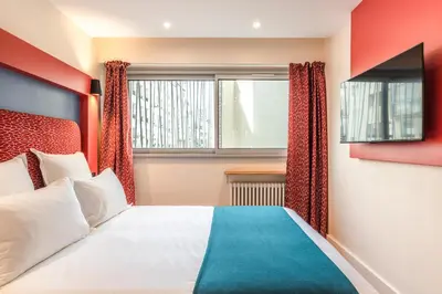Un ou plusieurs lits dans un hébergement de l'établissement Maison Menilmontant