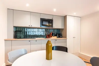 Cuisine ou kitchenette dans l'établissement Maison Menilmontant