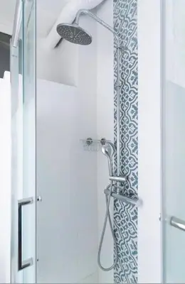Salle de bains dans l'établissement Studio proche Alesia - Thibaud - II