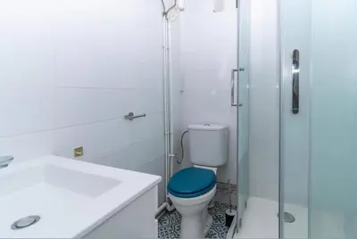Salle de bains dans l'établissement Studio proche Alesia - Thibaud - II