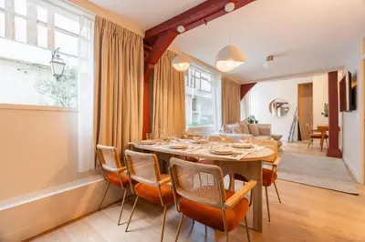 Coin salon dans l'établissement Merveilleux appartement de luxe au coeurs de Saint-Germain