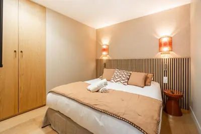 Un ou plusieurs lits dans un hébergement de l'établissement Merveilleux appartement de luxe au coeurs de Saint-Germain