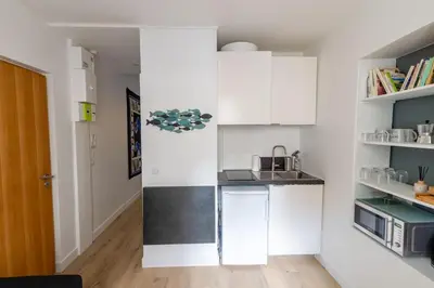 Cuisine ou kitchenette dans l'établissement Appartement élégant rénové à Paris 14ème