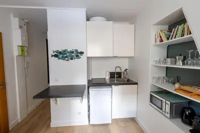 Cuisine ou kitchenette dans l'établissement Appartement élégant rénové à Paris 14ème