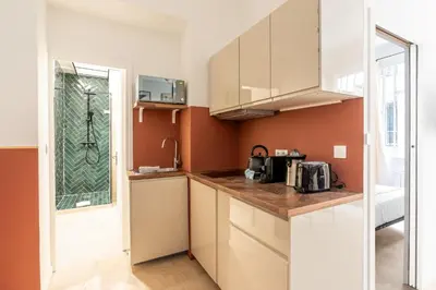 Cuisine ou kitchenette dans l'établissement Calm and cozy flat - Central location
