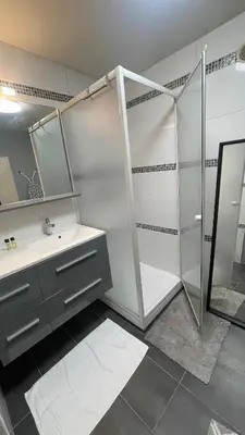 Salle de bains dans l'établissement Appartement Magnifique 2 pièces, clair neuf