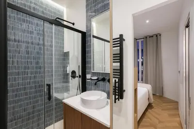 Salle de bains dans l'établissement Bel appartement d'architecte au coeur de Paris