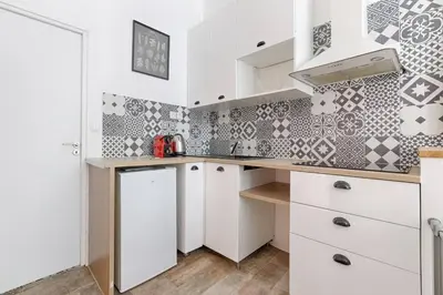 Cuisine ou kitchenette dans l'établissement République Canal St Martin Charming Apartment
