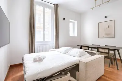 Un ou plusieurs lits dans un hébergement de l'établissement Concorde Saint Honore Apartment 1BR 4P