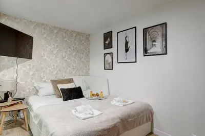 Un ou plusieurs lits dans un hébergement de l'établissement Élégant studio de prestige au cœur de Paris