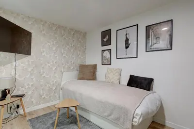 Télévision ou salle de divertissement dans l'établissement Élégant studio de prestige au cœur de Paris