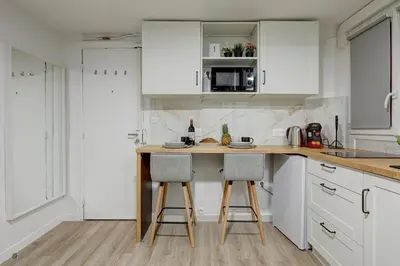 Cuisine ou kitchenette dans l'établissement Élégant studio de prestige au cœur de Paris