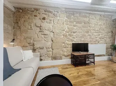 Télévision ou salle de divertissement dans l'établissement Loft en plein coeur du Marais