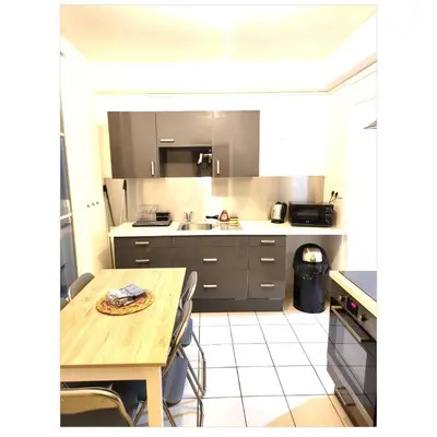 Cuisine ou kitchenette dans l'établissement Logement entier 2-3 p