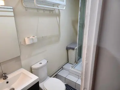 Salle de bains dans l'établissement Logement entier 2-3 p