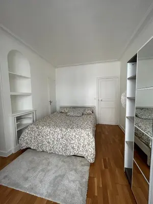 Un ou plusieurs lits dans un hébergement de l'établissement Appartement Cosy quartier Champs Élysées