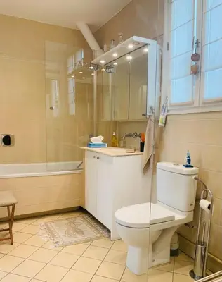 Salle de bains dans l'établissement Lux Apartment Marais Temple